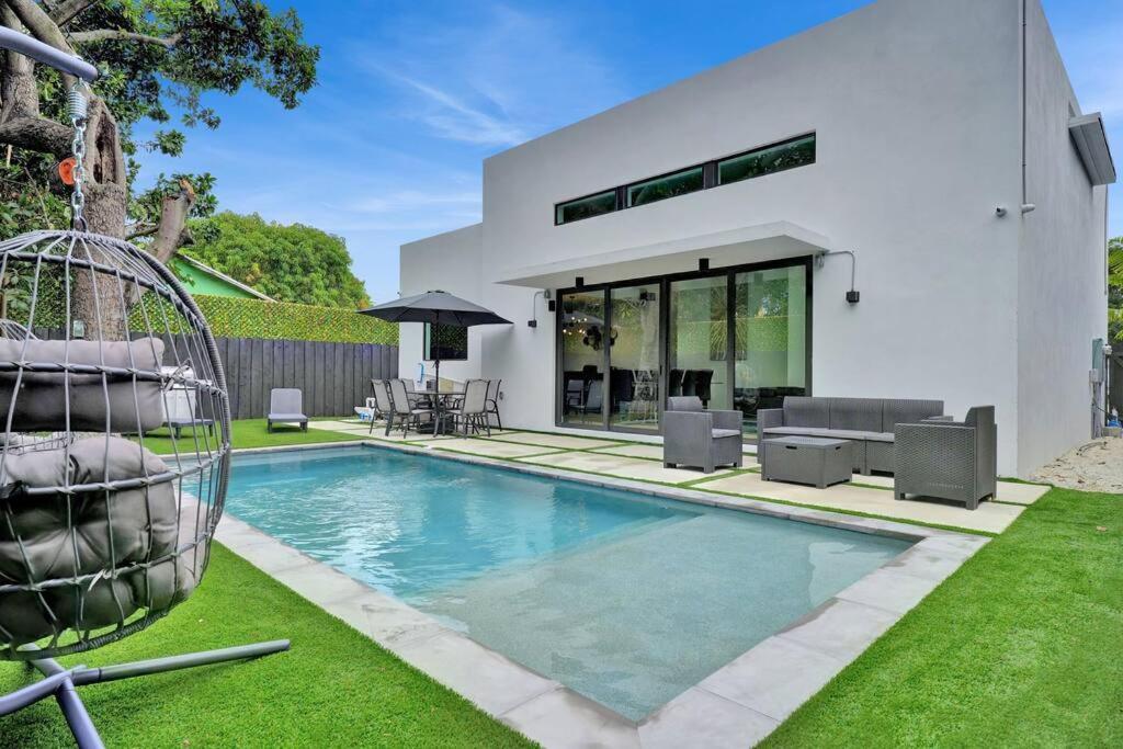 마이애미 Design House -Heated Pool -Big Yard -Gated Parking 빌라 외부 사진