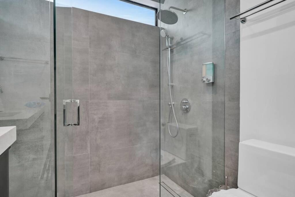 마이애미 Design House -Heated Pool -Big Yard -Gated Parking 빌라 외부 사진