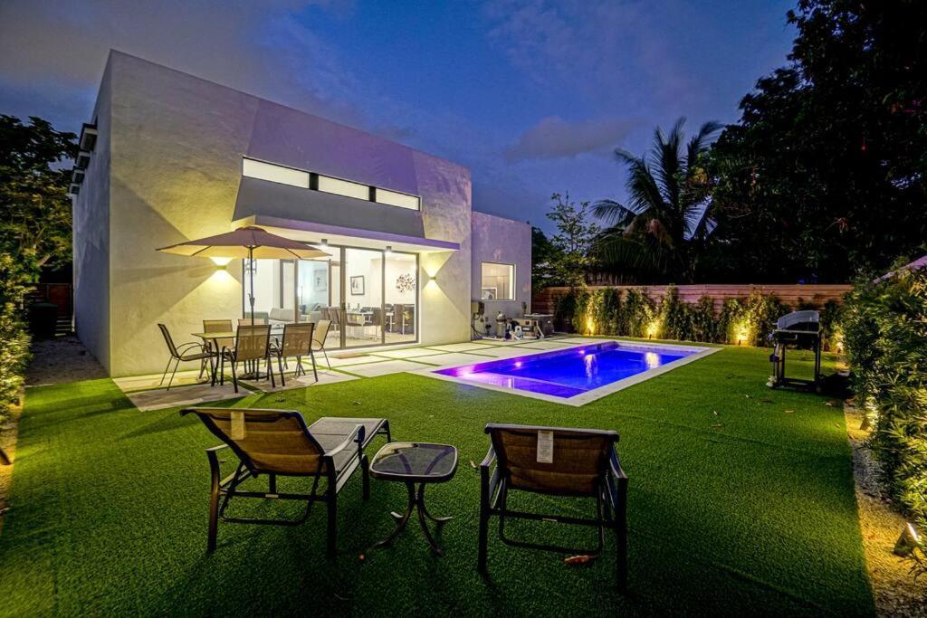 마이애미 Design House -Heated Pool -Big Yard -Gated Parking 빌라 외부 사진
