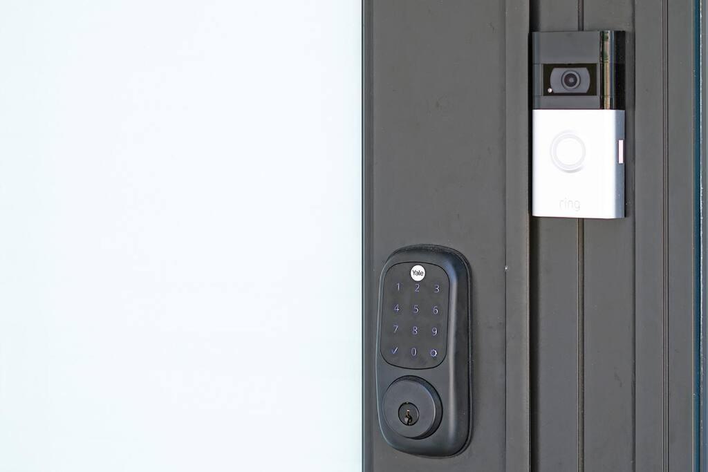 마이애미 Design House -Heated Pool -Big Yard -Gated Parking 빌라 외부 사진