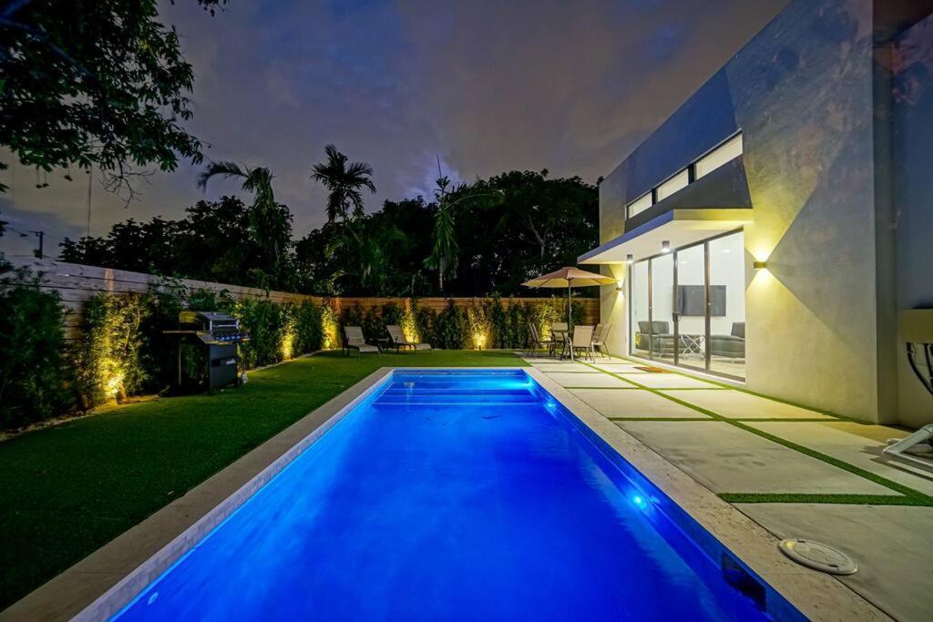 마이애미 Design House -Heated Pool -Big Yard -Gated Parking 빌라 외부 사진